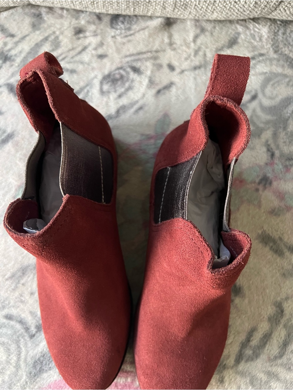 Toms Women's Ankle Boots in Burgundy Suede - Picture 4 of 4